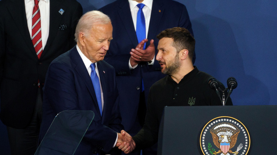 Zelensky, 'saremo sempre grati alla leadership di Biden'