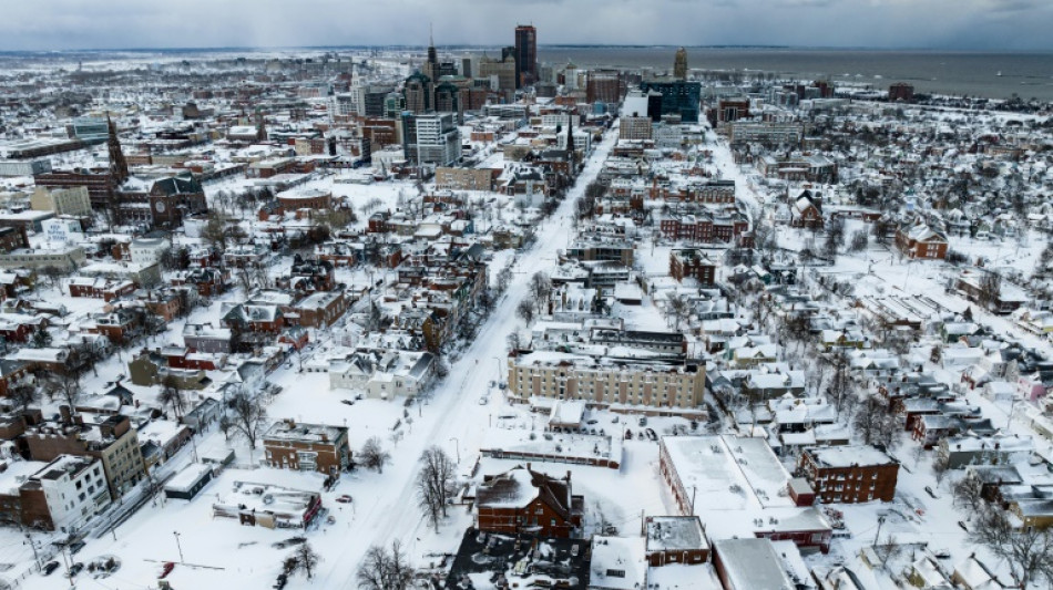 Le "blizzard du siècle" fait près de 50 morts aux Etats-Unis, le froid devrait commencer à s'atténuer