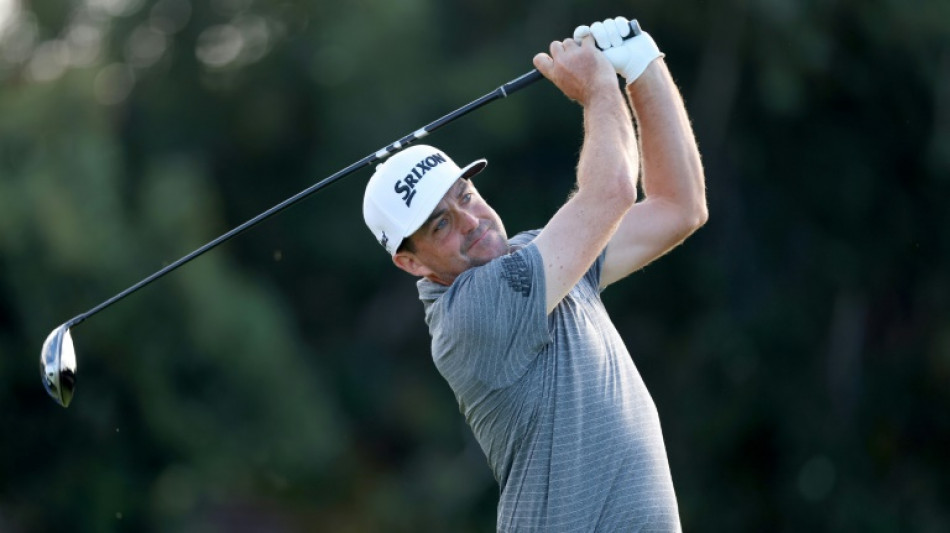 Bradley, Murray share US PGA Tour lead in Hawaii