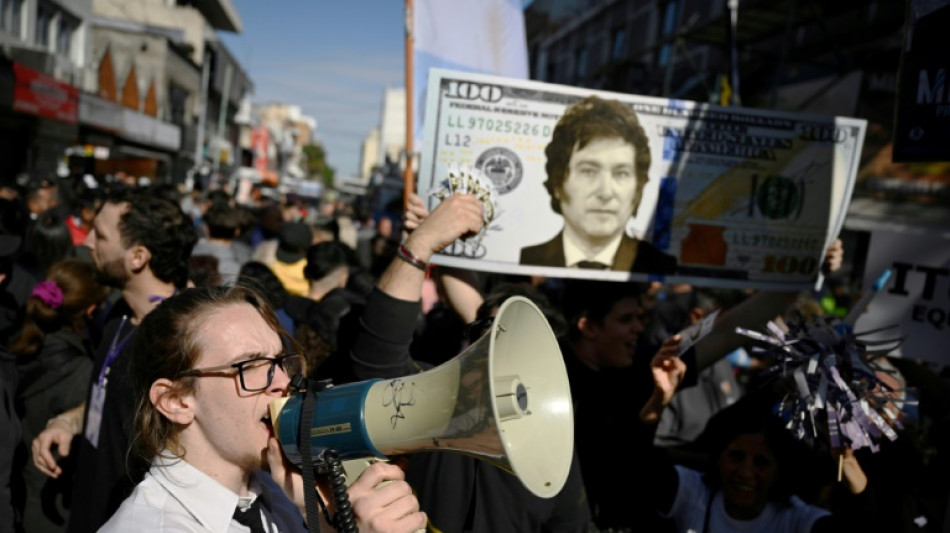 Milei seduz jovens argentinos: do YouTube para a Casa Rosada?