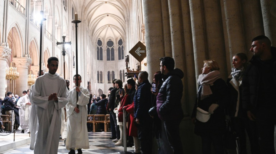 Les premières messes de Noël de Notre-Dame depuis l'incendie remplissent les fidèles de "joie" 