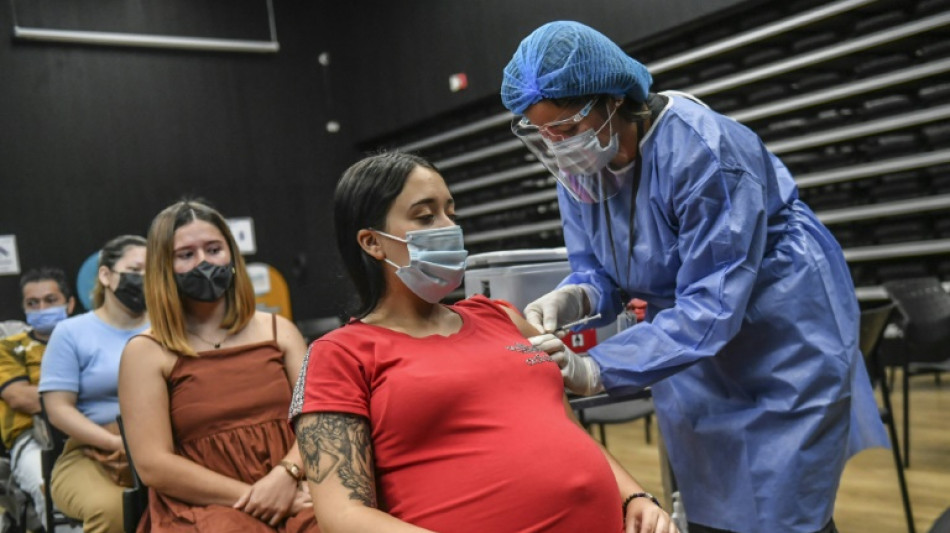 Vacunar a embarazadas contra covid protege a bebés de ser hospitalizados