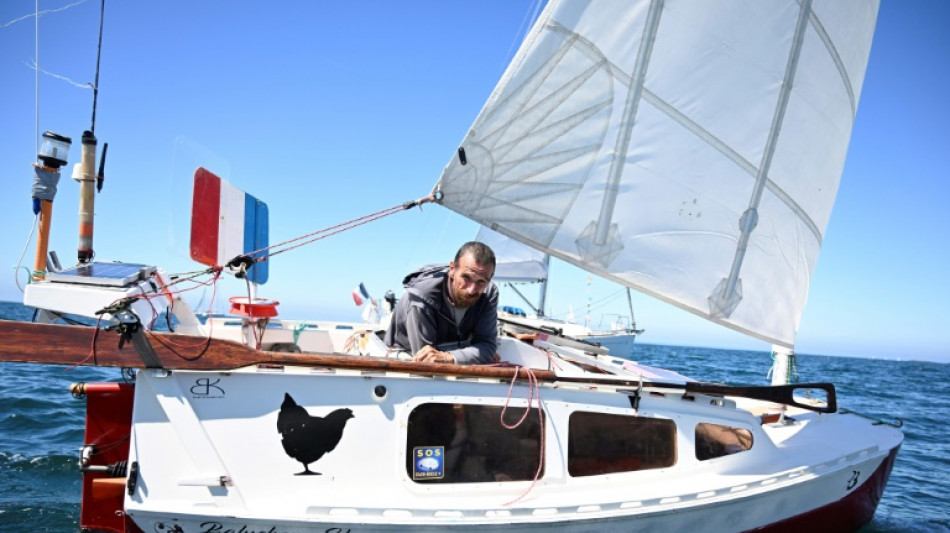 Franzose schafft Weltumsegelung in vier Meter langem selbstgebautem Segelboot