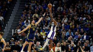 Barnes shines as Kings hold off Warriors, Lakers top Bulls