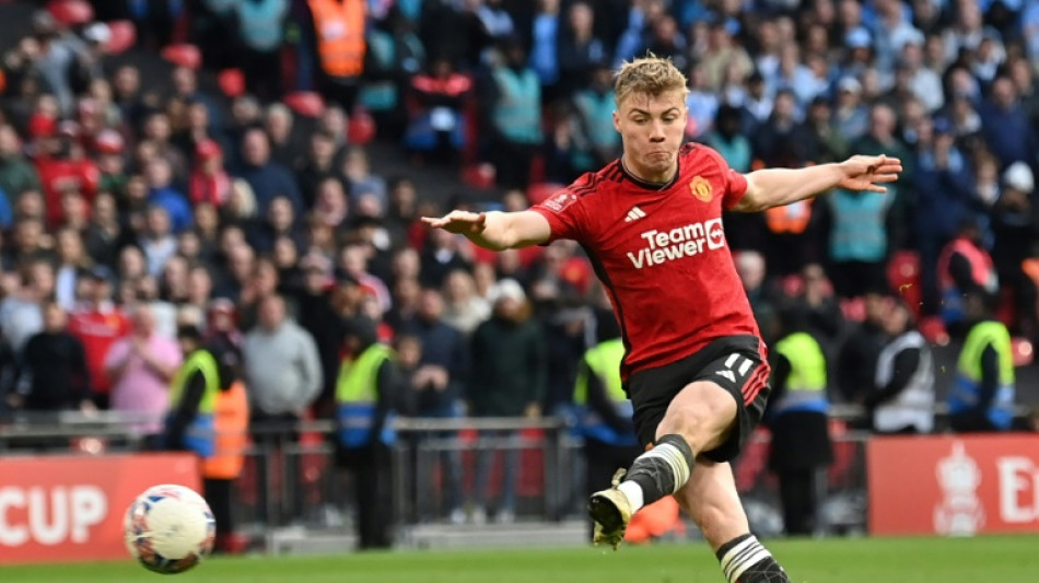 Manchester United vence Coventry nos pênaltis e vai enfrentar City na final da FA Cup