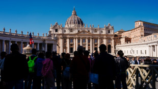 En l'absence du pape, le Vatican plongé dans une "zone grise" qui dure