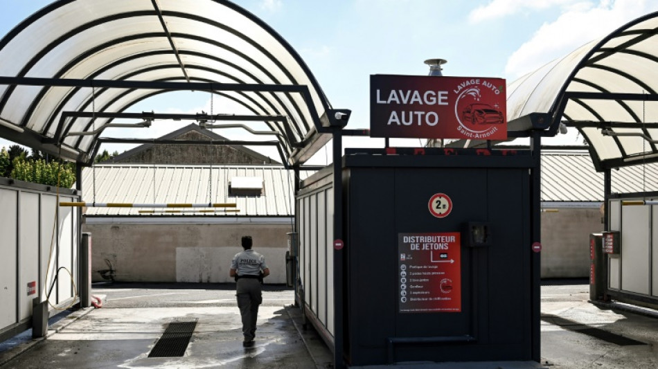 Lavage automobile: les interdictions s'étendent, beaucoup de stations restent ouvertes