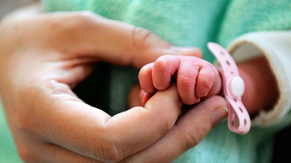 Stau auf Autobahn: Baby in Baden-Württemberg in Rettungswagen geboren