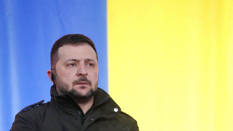 Zelensky, 'alla Nato lottiamo per avere più difesa aerea'