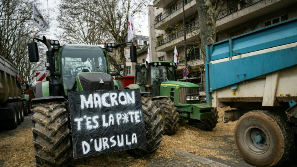 Des agriculteurs en colère bloquent le centre de Dijon