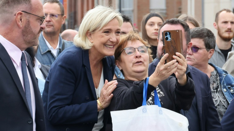 Rechtspopulistin Le Pen fordert Referendum in Frankreich