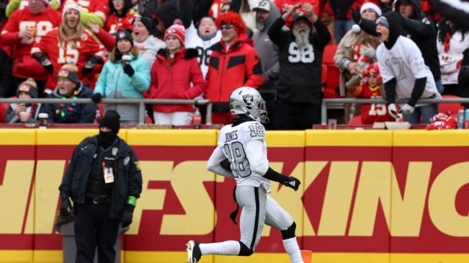 Defense stars as Raiders stun Chiefs