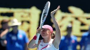 Swiatek battles past Kenin with Collins next at Australian Open  