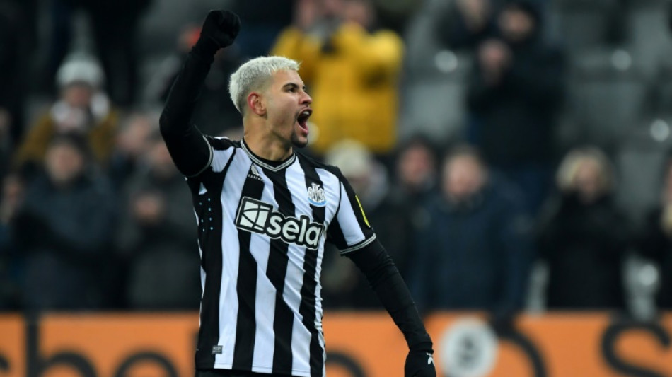 Newcastle inflict more misery on Man Utd, Arsenal extend Premier League lead