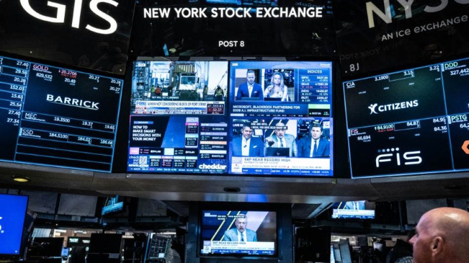 Wall Street ouvre en hausse, aidée par la Chine et la tech