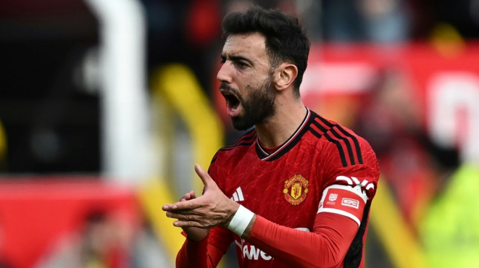 Fernandes urges Man Utd to use Liverpool win as fuel for late surge