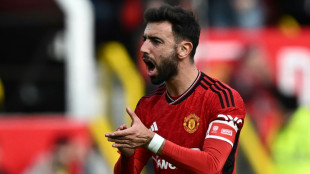 Fernandes urges Man Utd to use Liverpool win as fuel for late surge