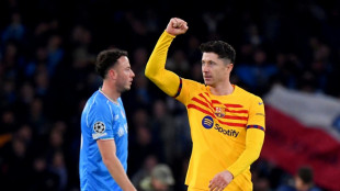 Lewandowski helping Barcelona cling on in title race