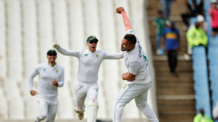 Paterson takes five wickets as Pakistan bowled out for 211 