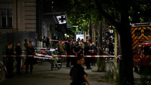 Paris: un militaire blessé au couteau, le suspect connu pour troubles psychiatriques interpellé