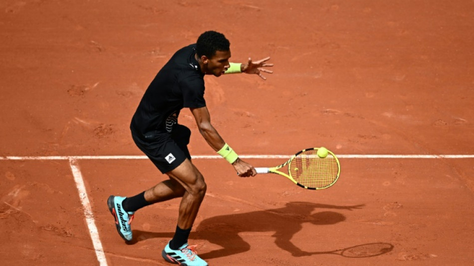 Roland-Garros: mené deux sets à zéro, Auger-Aliassime obtient sa première victoire à Paris