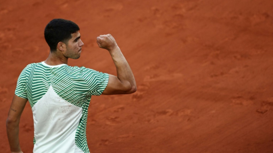 Alcaraz pisa fuerte y Djokovic dosifica en sus estrenos en Roland Garros