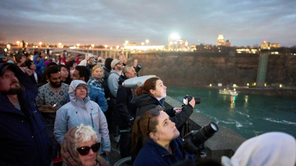 Canada: aux chutes du Niagara, un spectacle grandiose pour l'éclipse totale