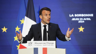 Macron, per l'Europa serve cambio di passo su difesa comune