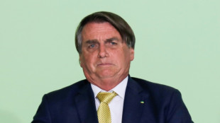 Brésil: le président Bolsonaro hospitalisé après un malaise