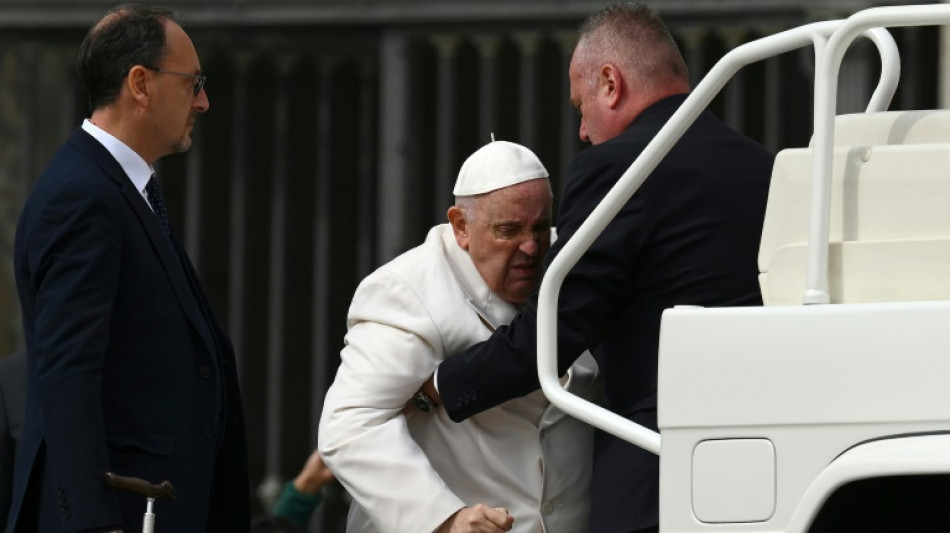 "Nette amélioration" de la santé du pape, hospitalisé pour une bronchite