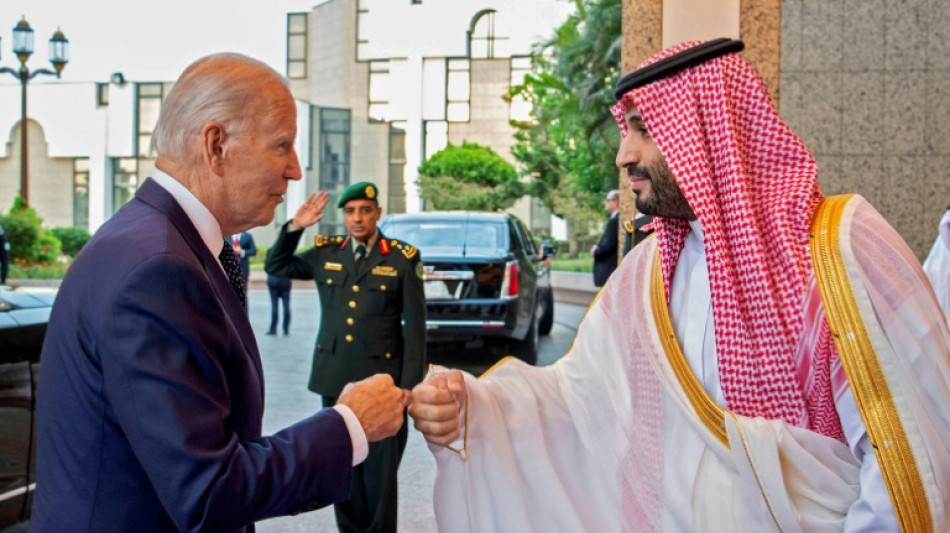 Berührung der Fäuste - Biden von saudiarabischem Kronprinz bin Salman empfangen