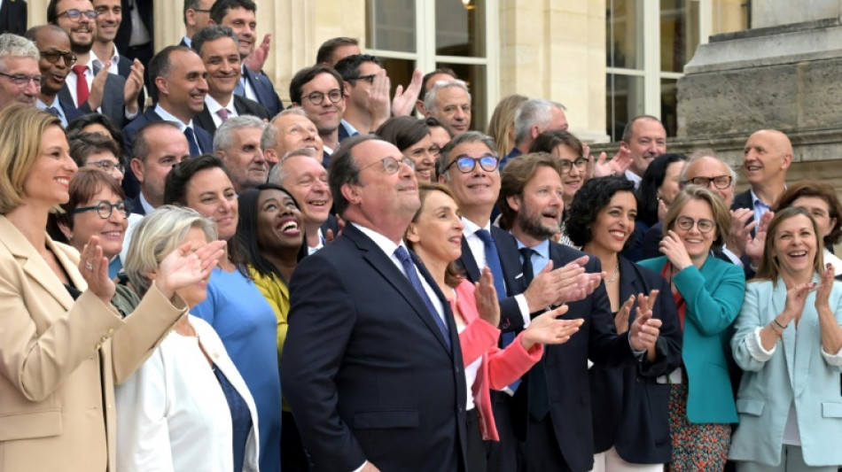 Photos de famille et Hollande sous la pluie: la gauche fête sa rentrée à l'Assemblée