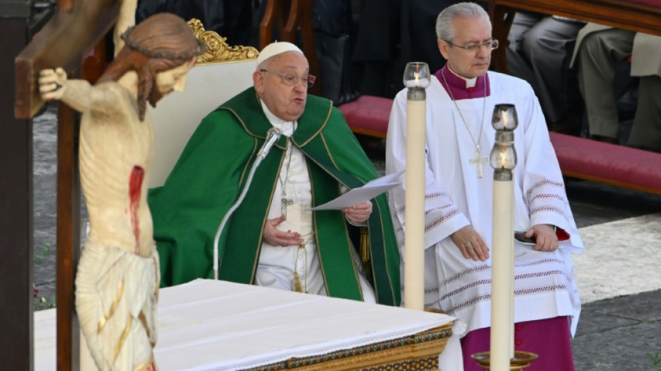 Las fuerzas armadas sólo deben usarse en legítima defensa, afirma el papa