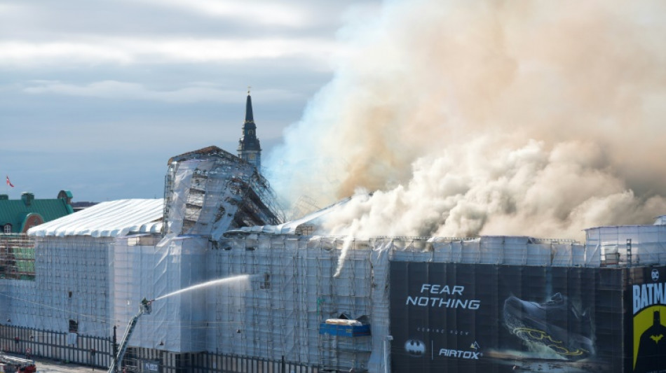 "C'est notre Notre-Dame": incendie spectaculaire à la vieille Bourse de Copenhague 