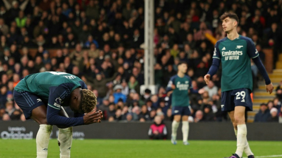 Arsenal falter once more at Fulham, Spurs close on top four