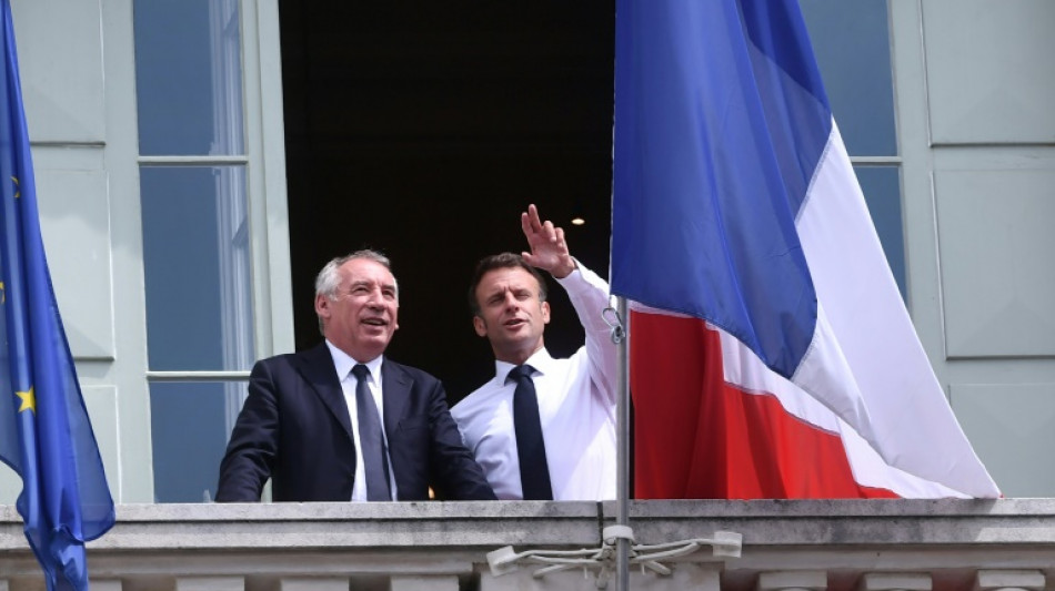 Macron nombra primer ministro de Francia a su aliado centrista Bayrou