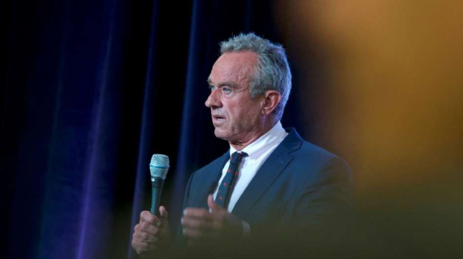 Robert Kennedy Jr suspende campanha e pede voto em Trump