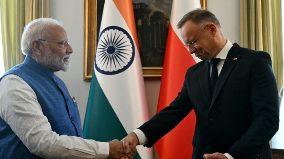 En route pour Kiev, M. Modi prône "le dialogue et la diplomatie"