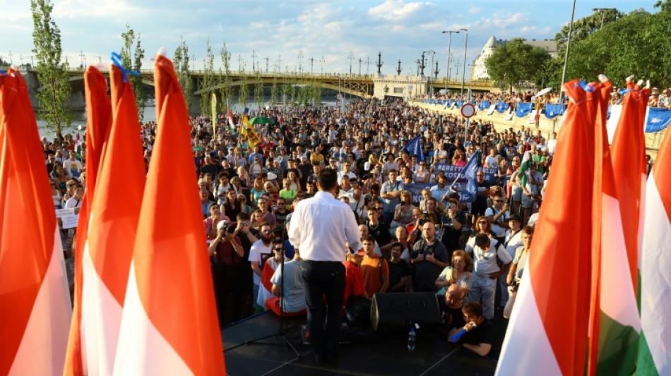 Tausende gehen in Budapest am fünften Tag infolge gegen Regierung Orban auf die Straße