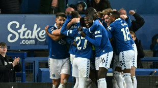 Liverpool lose at Everton to leave Premier League hopes in ruins