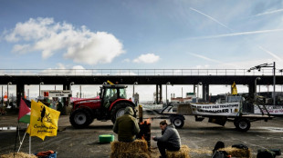 Últimos bloqueios de estradas feitos pelos agricultores na França são retirados