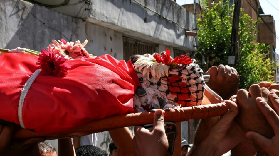 Un palestino abatido en Cisjordania ocupada, donde el ejército israelí destruyó dos casas 