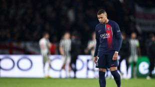 Mbappé marca de pênalti no fim, PSG empata com Newcastle e só depende de si na Champions