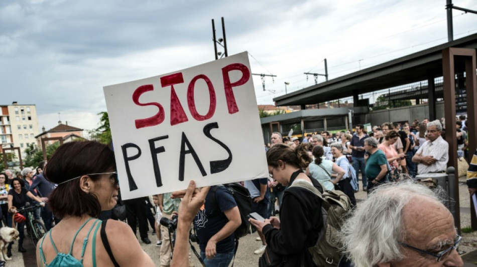 Le Parlement adopte un texte pionnier sur les "polluants éternels"