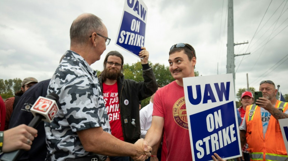 Workers at GM ratify contract in win for US auto union