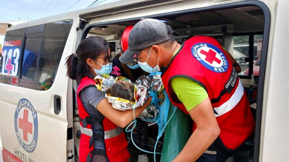 Philippines: une enfant sauvée près de 60 heures après un glissement de terrain