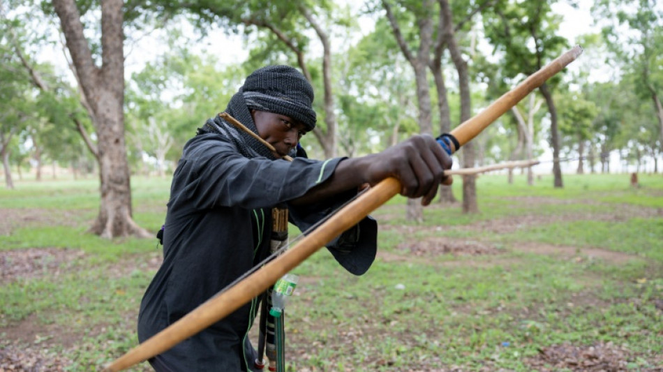 Bows at the ready, Chad villagers battle kidnappings