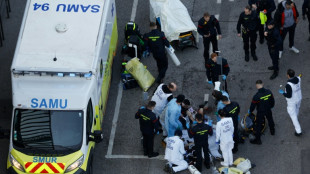 Gare d'Austerlitz à Paris: l'homme blessé par balles par la sûreté ferroviaire en état de mort cérébrale