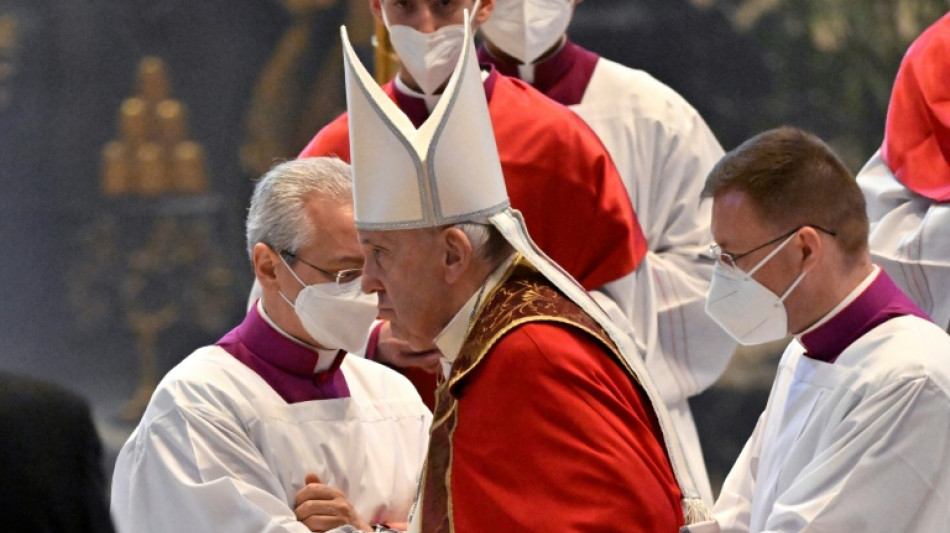 El papa vuelve a anular sus actividades por un problema de rodilla