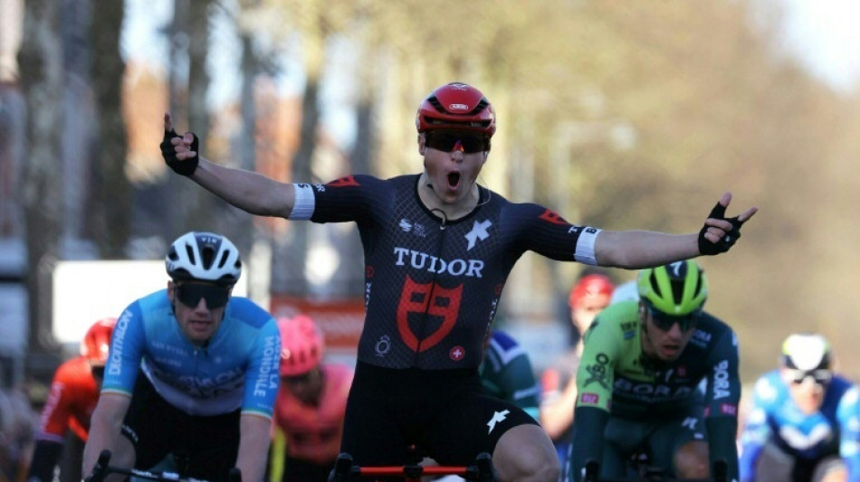 Kleijn springs surprise as sun shines on Paris-Nice